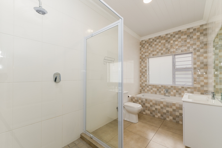 4 Bedroom Property for Sale in Menkenkop Western Cape